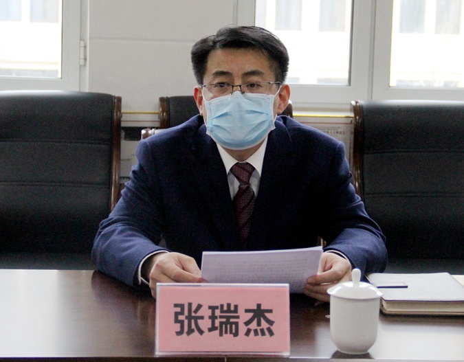 会上,张瑞杰同志宣读了市委的任职决定,孟维赞同志任我校党委副书记