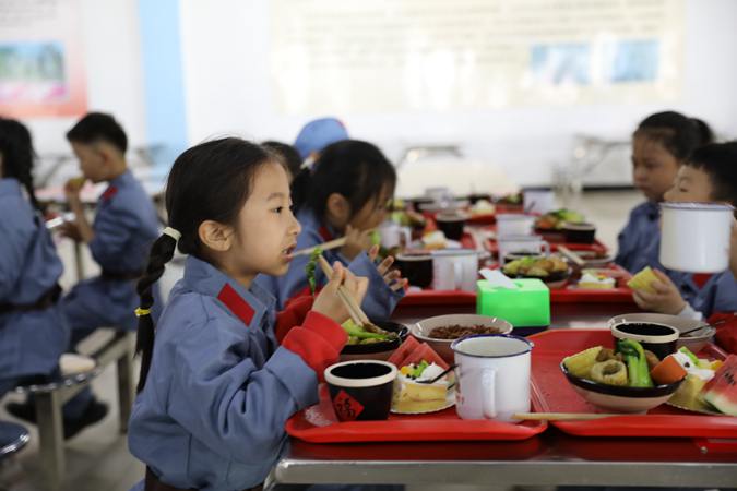 中小学研学活动-品尝忆苦思甜红军饭